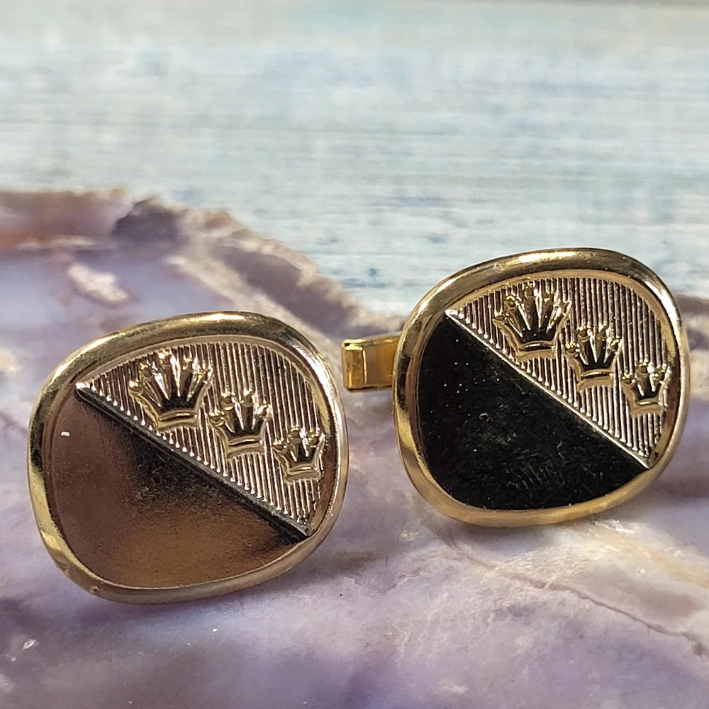 Gold Cufflinks and Tie clip Set.